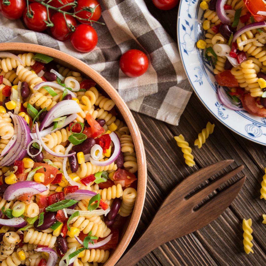 Ensalada de espirales con alubias rojas