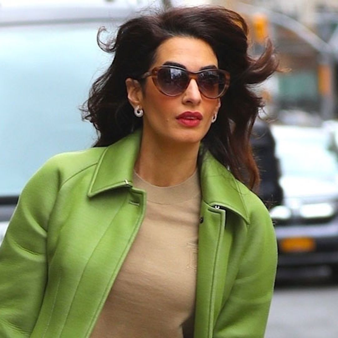 ¿Traje de neopreno para la oficina? Sí, como Amal Clooney con su último 'lookazo'