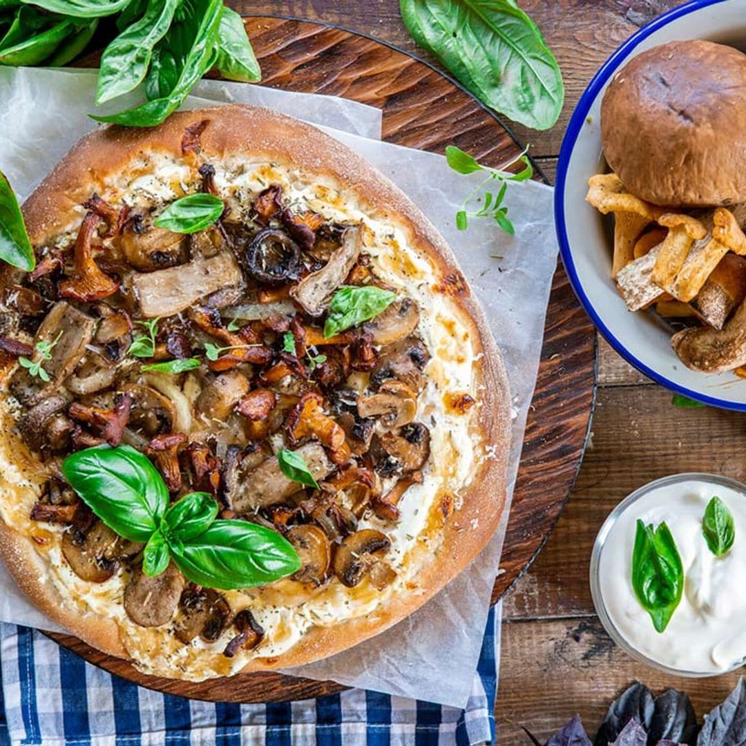 Pizza de boletus, otras setas y queso de cabra