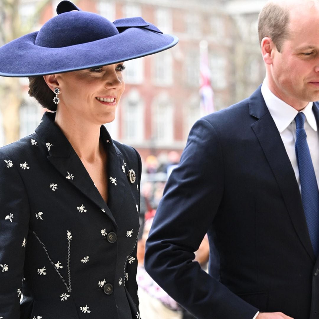 La princesa de Gales estrena un traje victoriano y recupera un broche histórico de la Familia Real