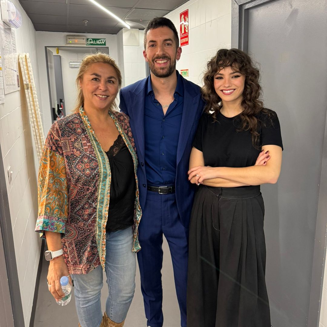 David Broncano con Gabriela Andrada y la escritora Megan Maxwell