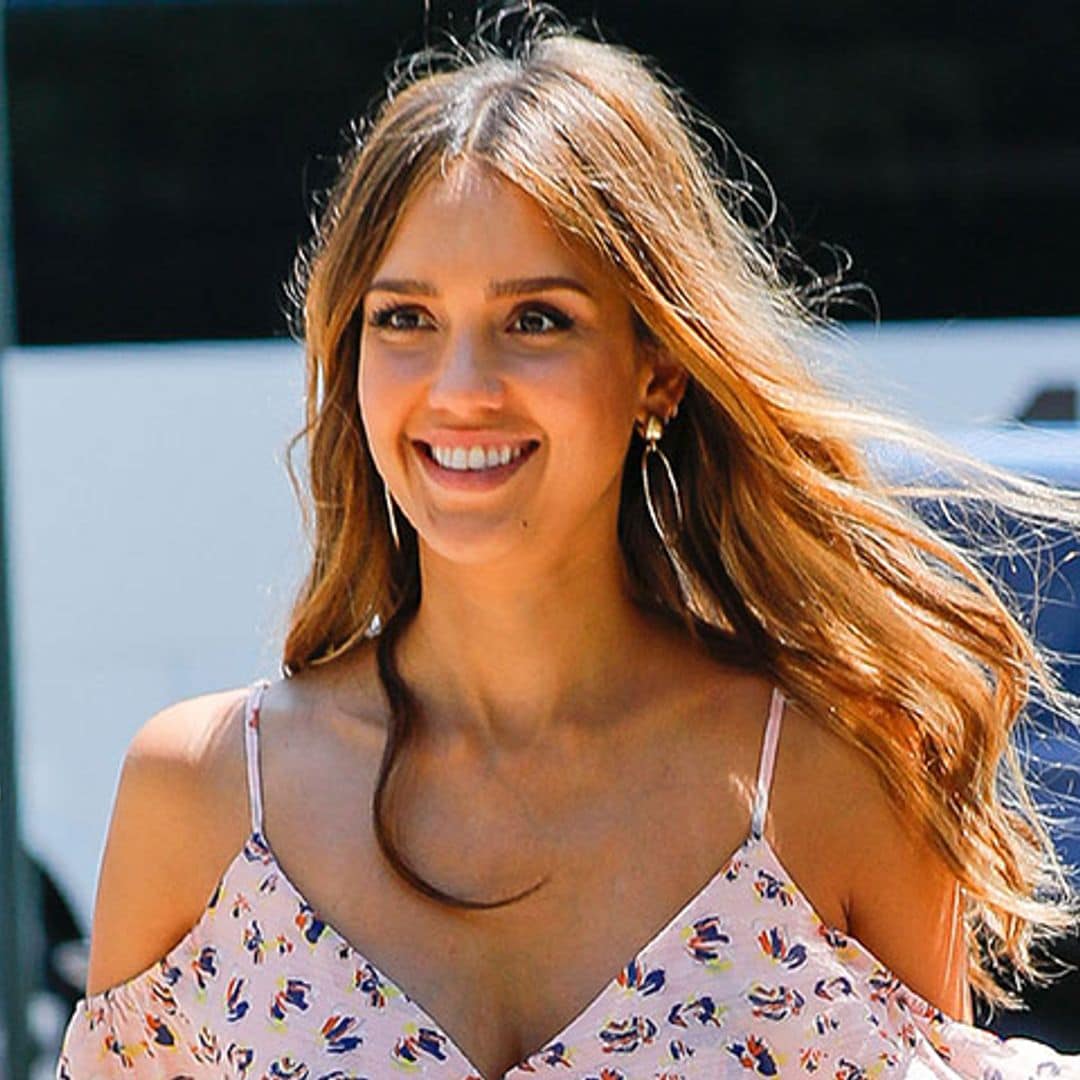 Jessica Alba y su original manera de confirmar que el bebé espera es…