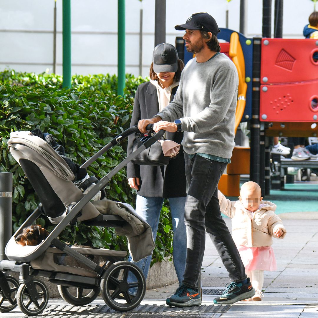 Isabel Junot y Álvaro Falcó paseando por Madrid