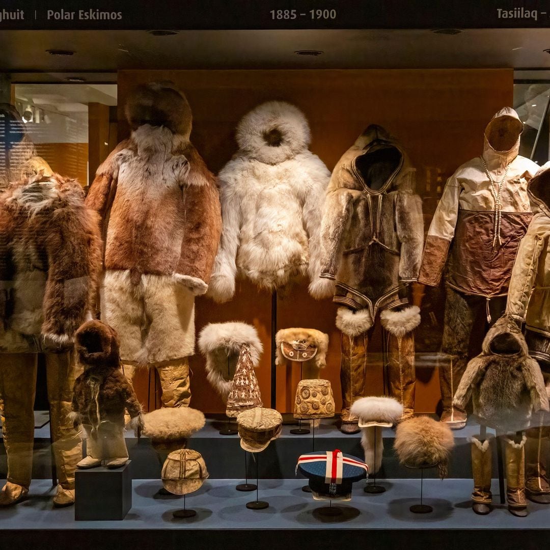 Exposición de trajes en el museo de la ciudad de Nuuk, capital de Groenlandia