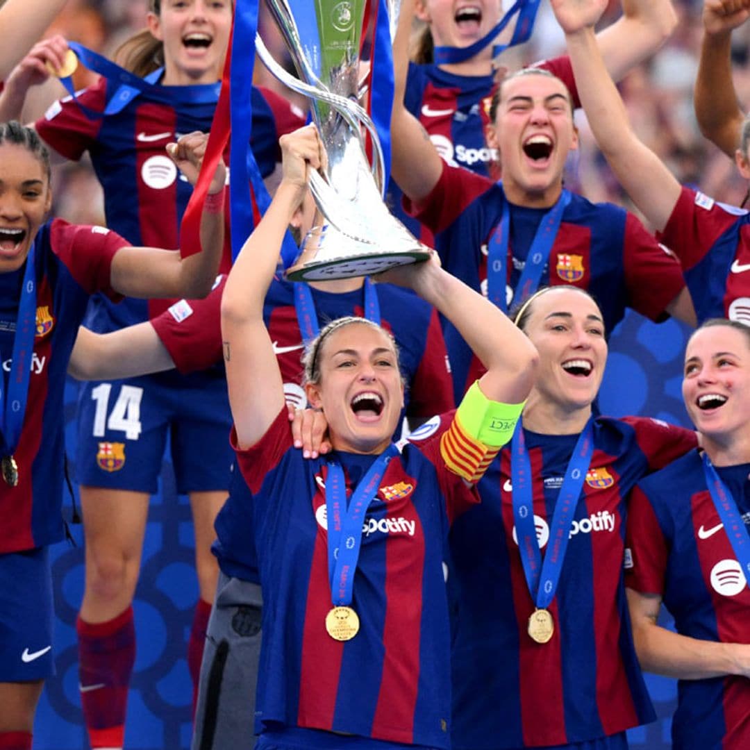 ¡Las chicas del Barça ganan otra Champions! Locura durante la celebración y la felicitación de Messi