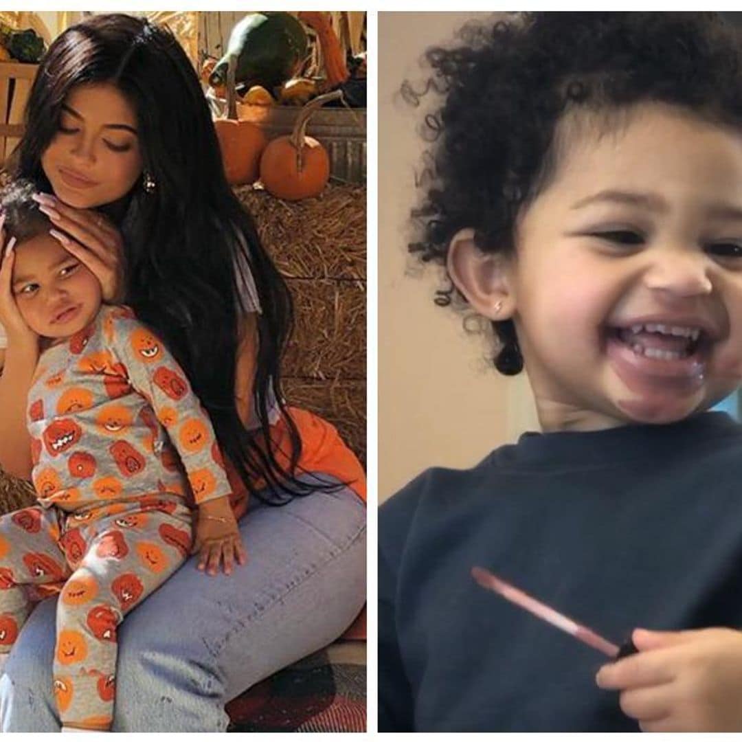 La travesura más tierna: Stormi jugando con cosméticos de Kylie Jenner