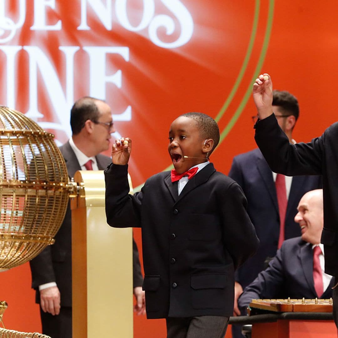 '¡Te quiero!', la emotiva reacción de uno de los niños de San Ildefonso a su compañero al cantar el Gordo