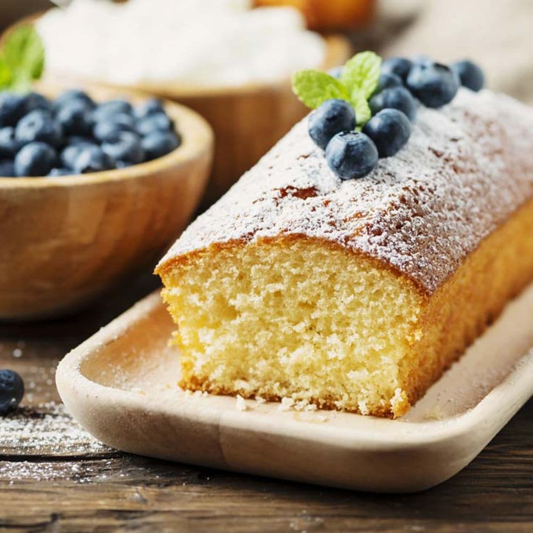 'Plum cake' tradicional de limón con arándanos