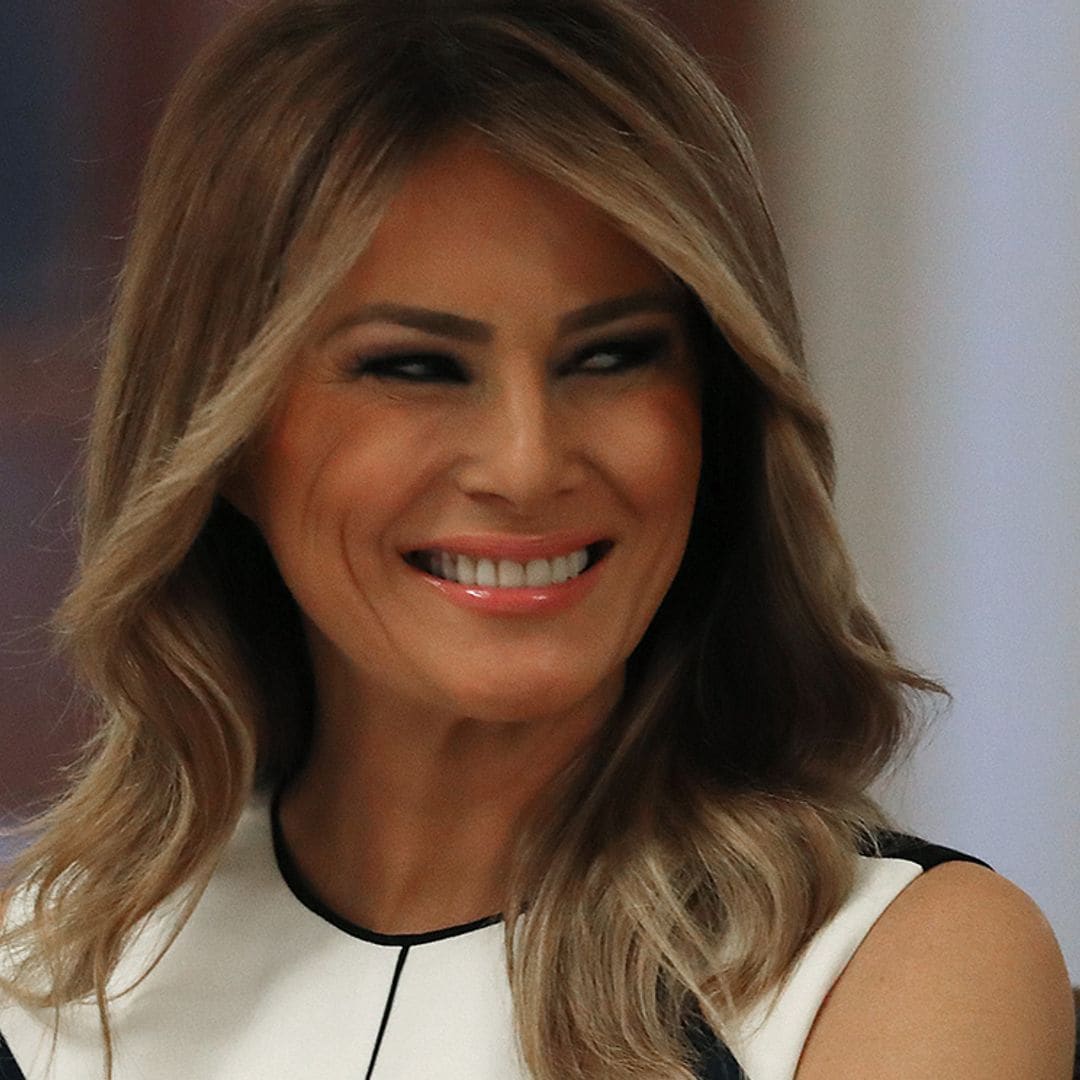 Melania Trump recicla un icónico diseño con truco: el vestido 'Tangram'