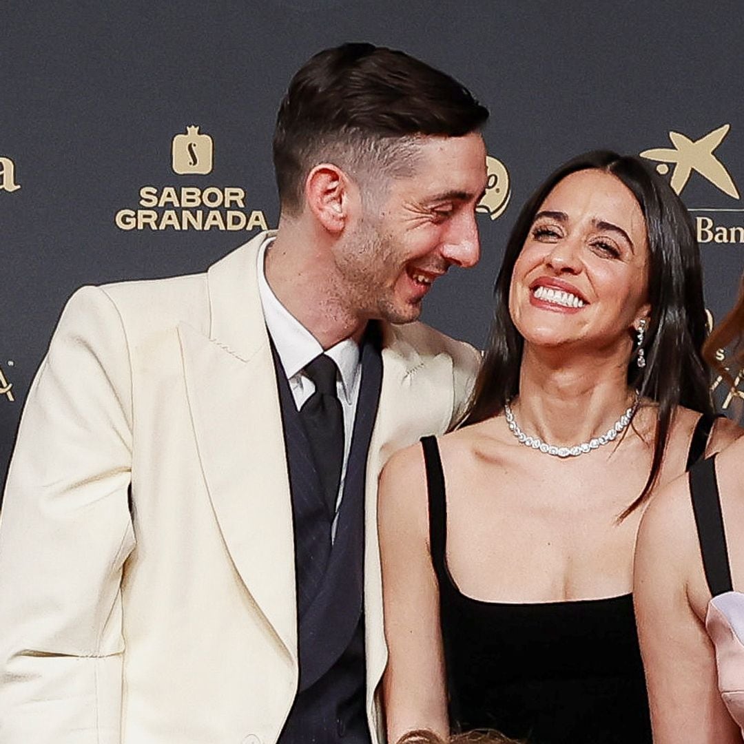 Las imágenes de Macarena García y Enric Auquer juntos pero no revueltos en los Premios Goya