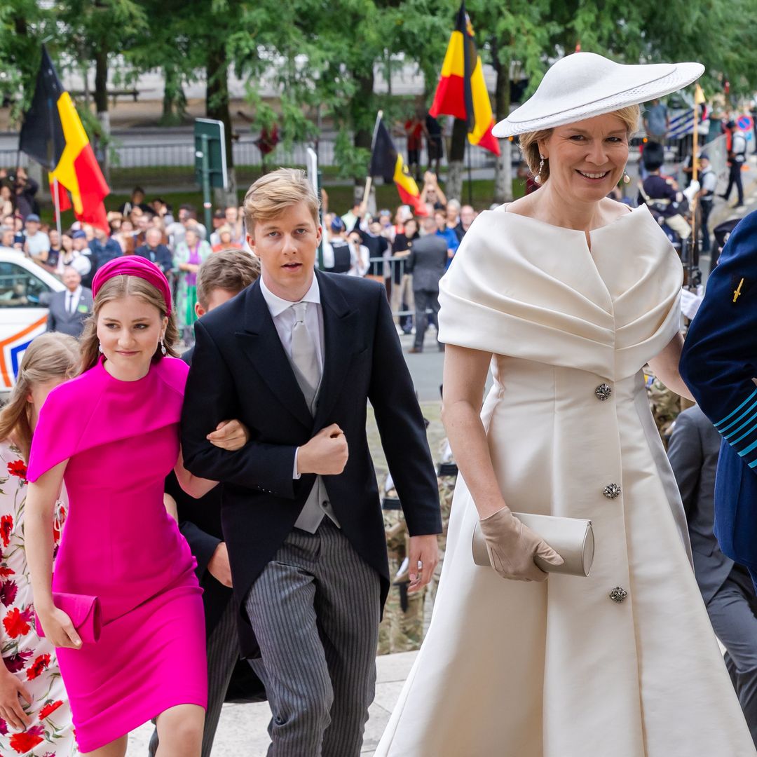 Las mejores imágenes de la Familia real belga en su Día Nacional: baño de masas, desfile militar y fuegos artificiales