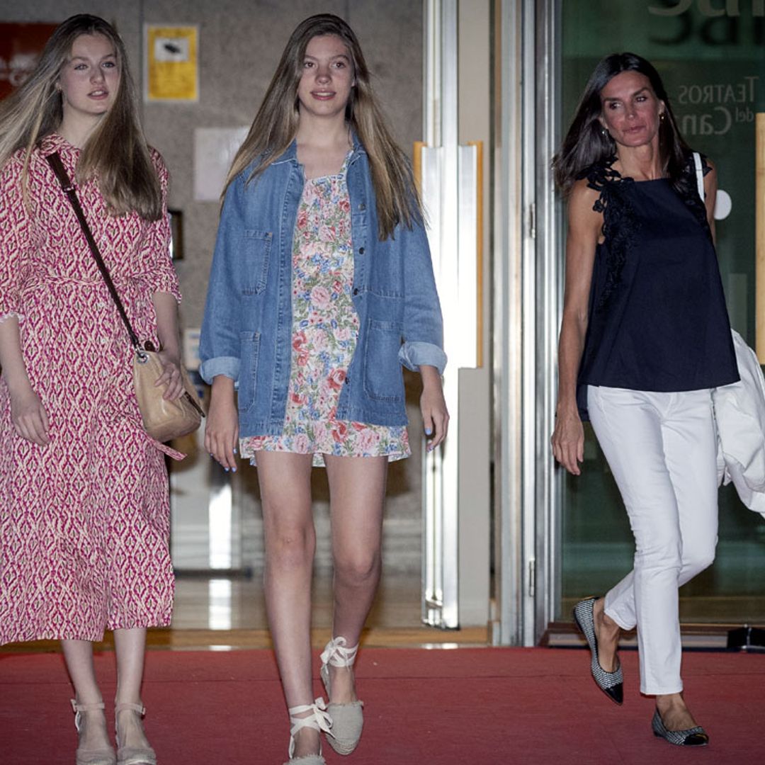 La reina Letizia y sus hijas estrenan la moda de verano con los básicos que nunca fallan