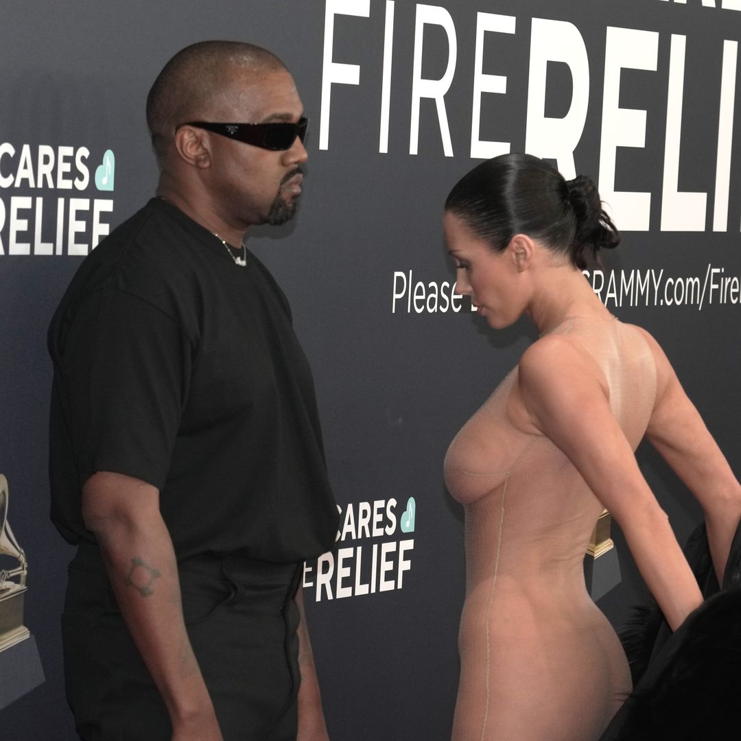 Bianca Censori, mujer de Kanye West, desata la polémica en los Grammy con su 'no vestido'