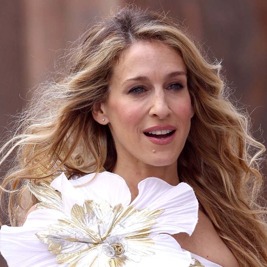 Carrie Bradshaw estaría muy orgullosa del último look de Sarah Jessica Parker