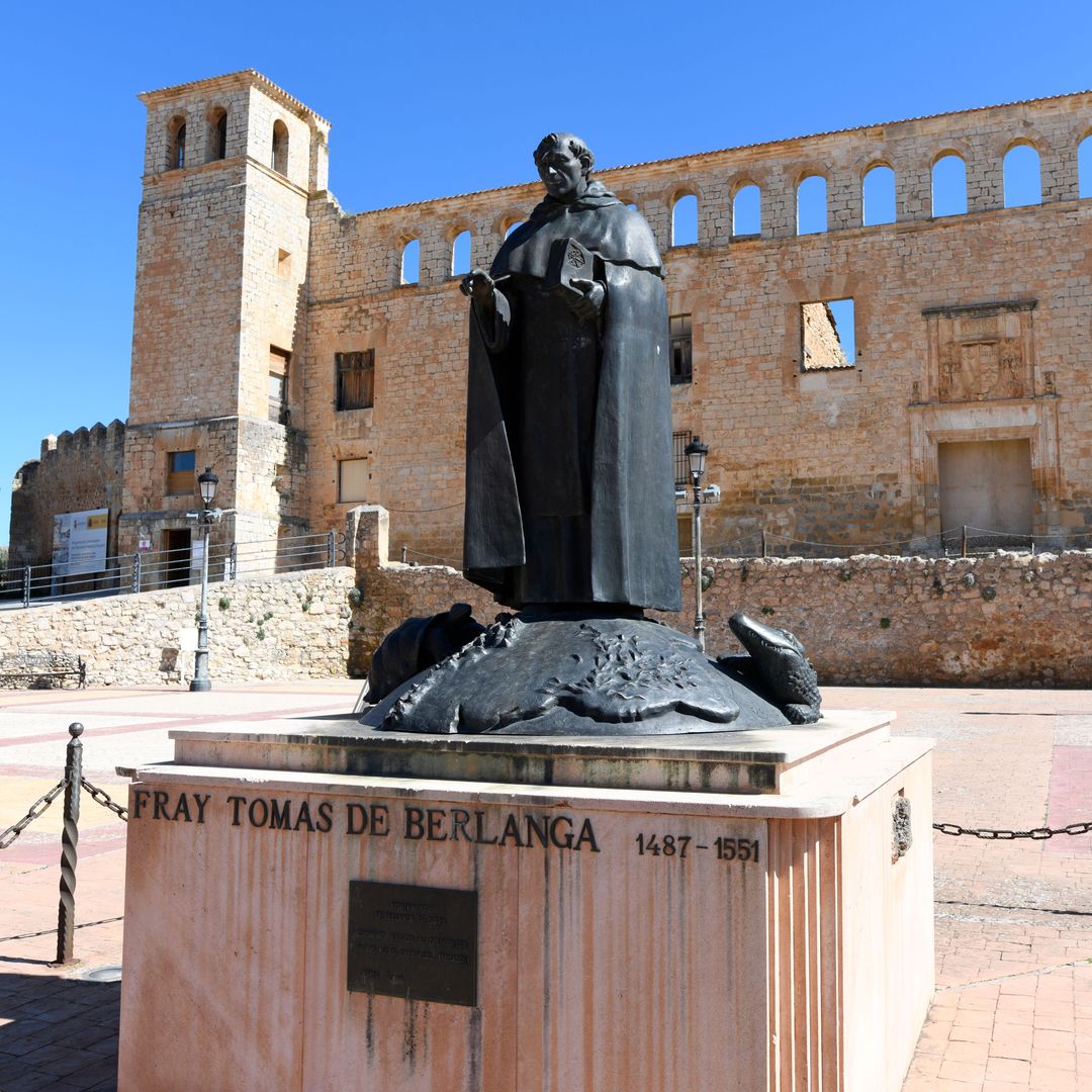 Berlanga de Duero, Soria, elegido en 2025 como uno de los pueblos más bonitos de España y escultura de Fray Tomas de Berlanga