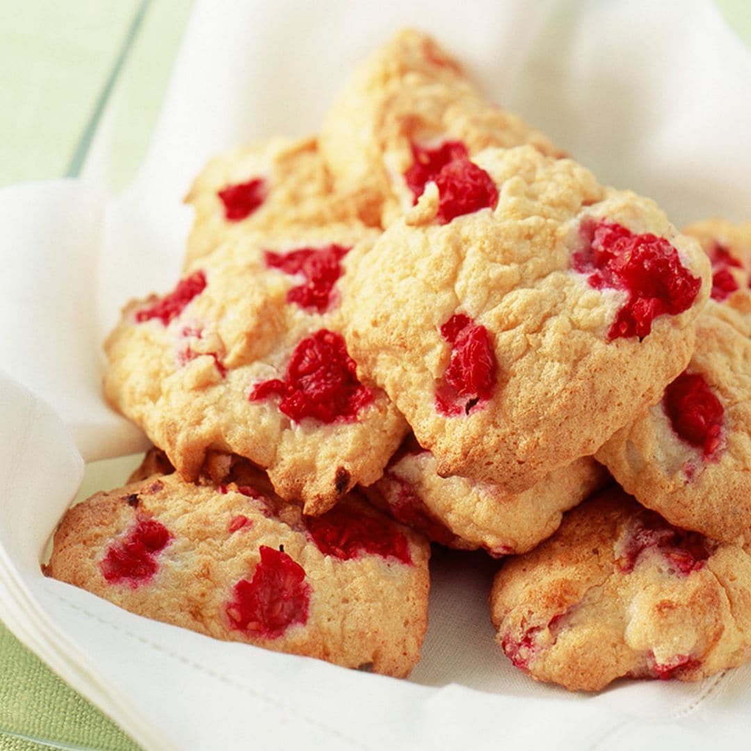 Galletas 'dacquoise' con coco y frambuesas