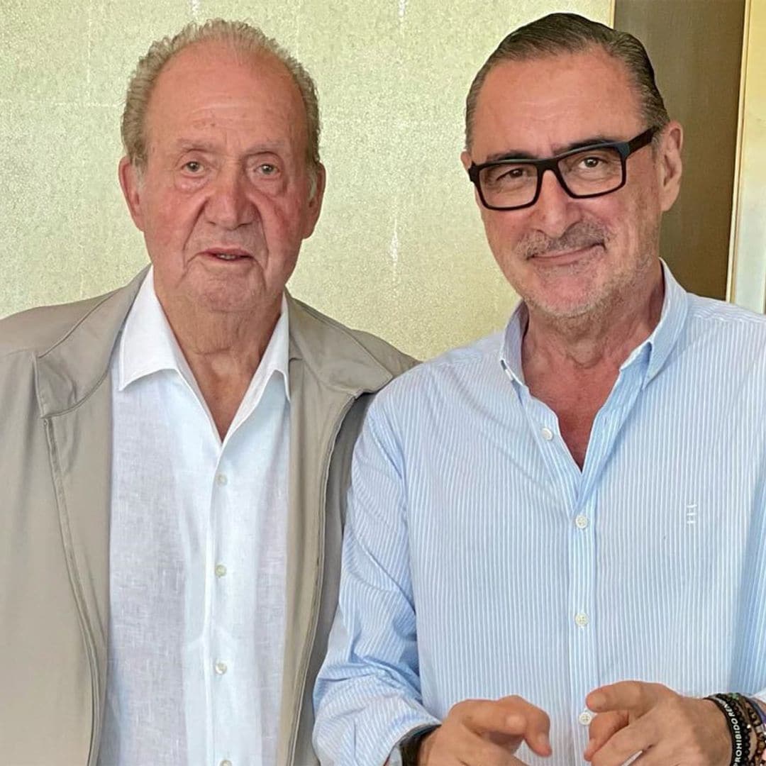 El rey Juan Carlos reaparece en Abu Dabi junto a Carlos Herrera