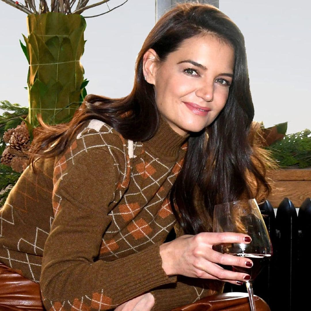 Katie Holmes triunfa con looks perfectos para las chicas que no quieren brillos esta Navidad