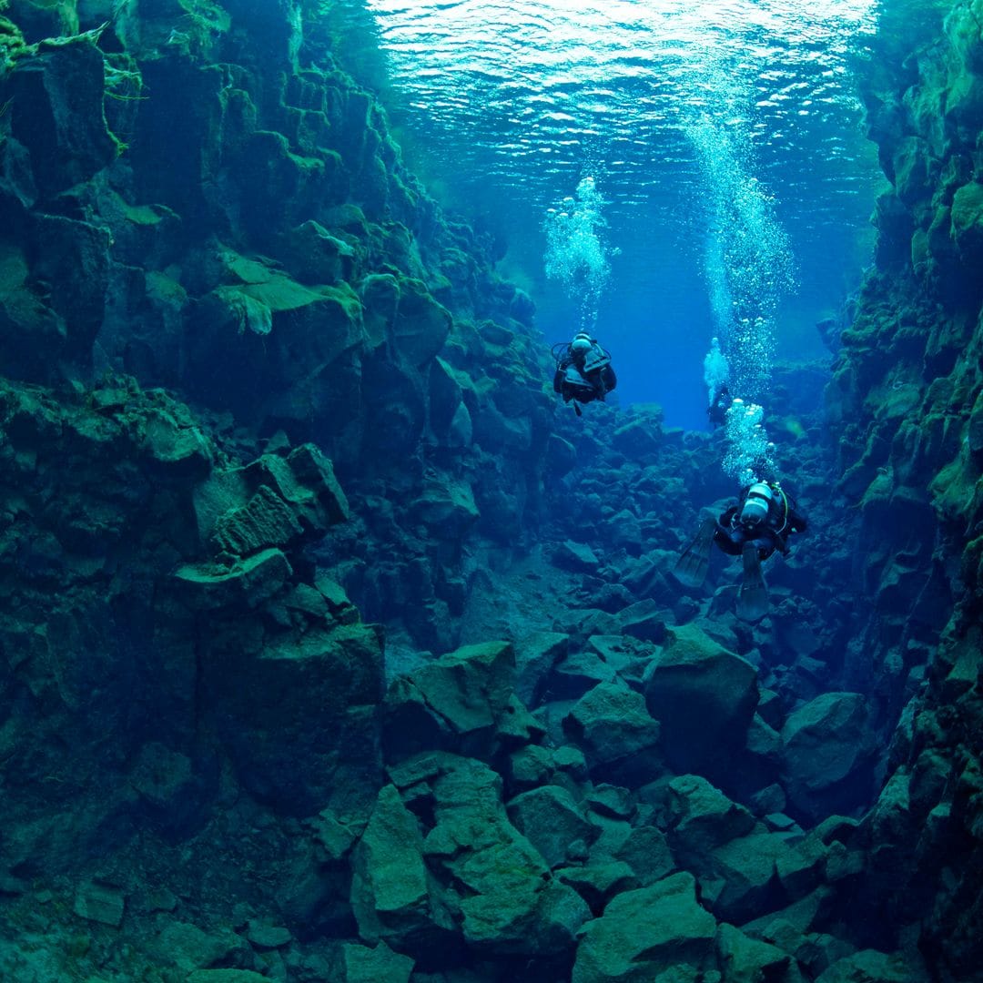 Buceando en la grieta de Silfra, Islandia