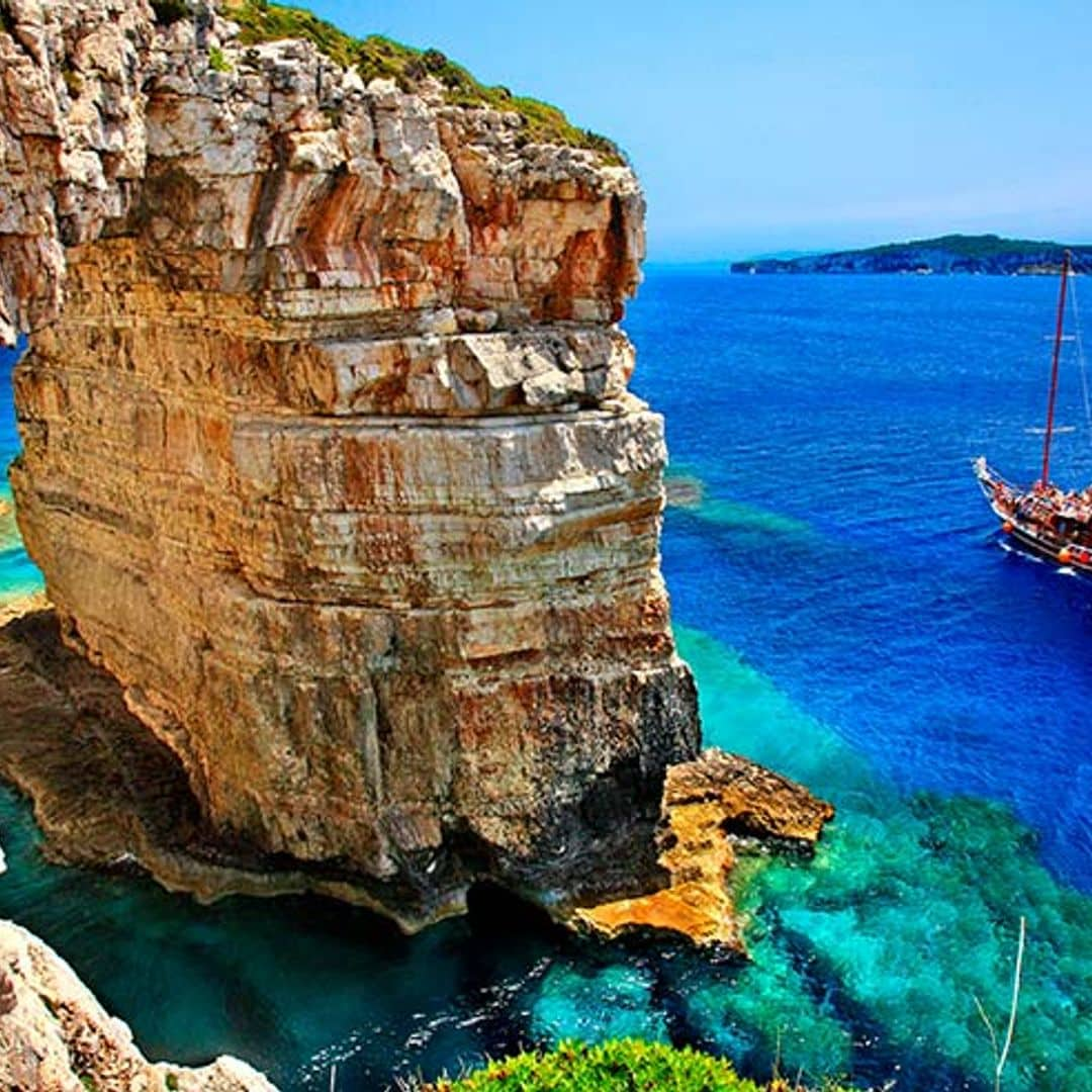 La isla de las cuevas azules, un gran descubrimiento en el Mediterráneo