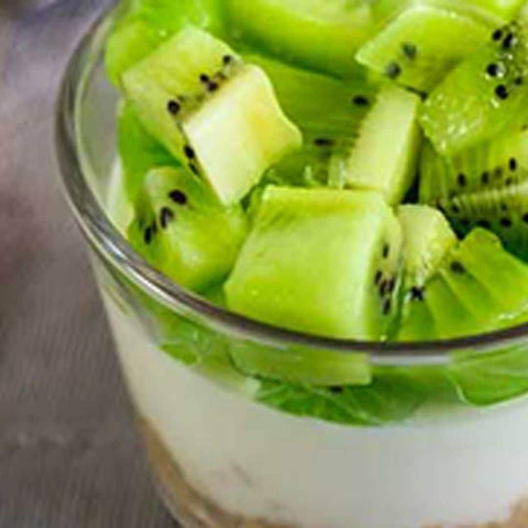 Vasitos de 'cheesecake' de kiwi