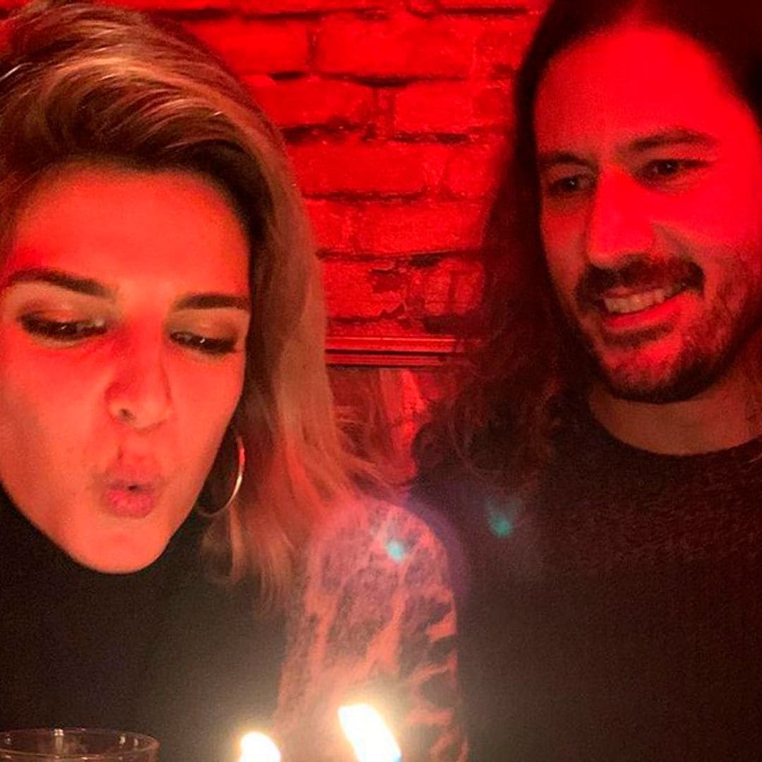 Clara Lago celebra su 34 cumpleaños junto a su novio, el músico José Lucena, y rodeada de amigos