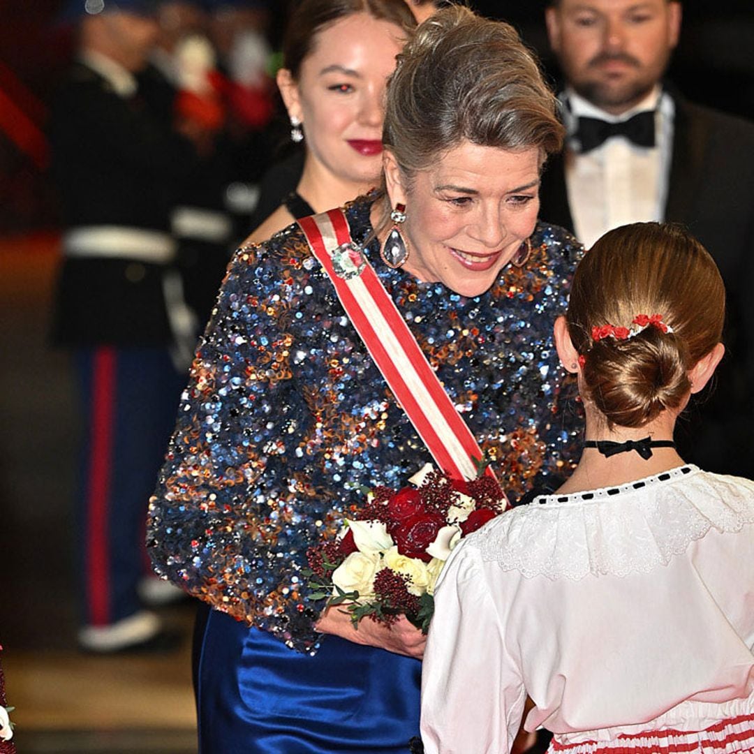 El triunfo de la princesa Carolina con un top de 'paillettes' multicolores en la gran noche de Mónaco