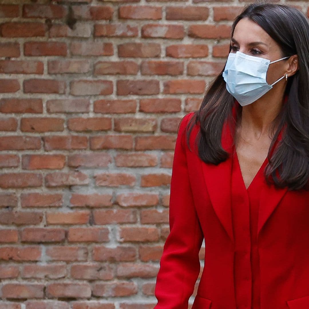 Vuelve el traje rojo de la Reina que marcó un antes y un después en su vestidor