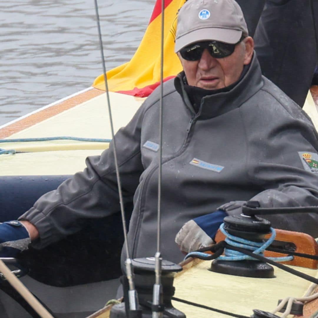 Don Juan Carlos finaliza antes de tiempo su entrenamiento en Sanxenxo por el temporal