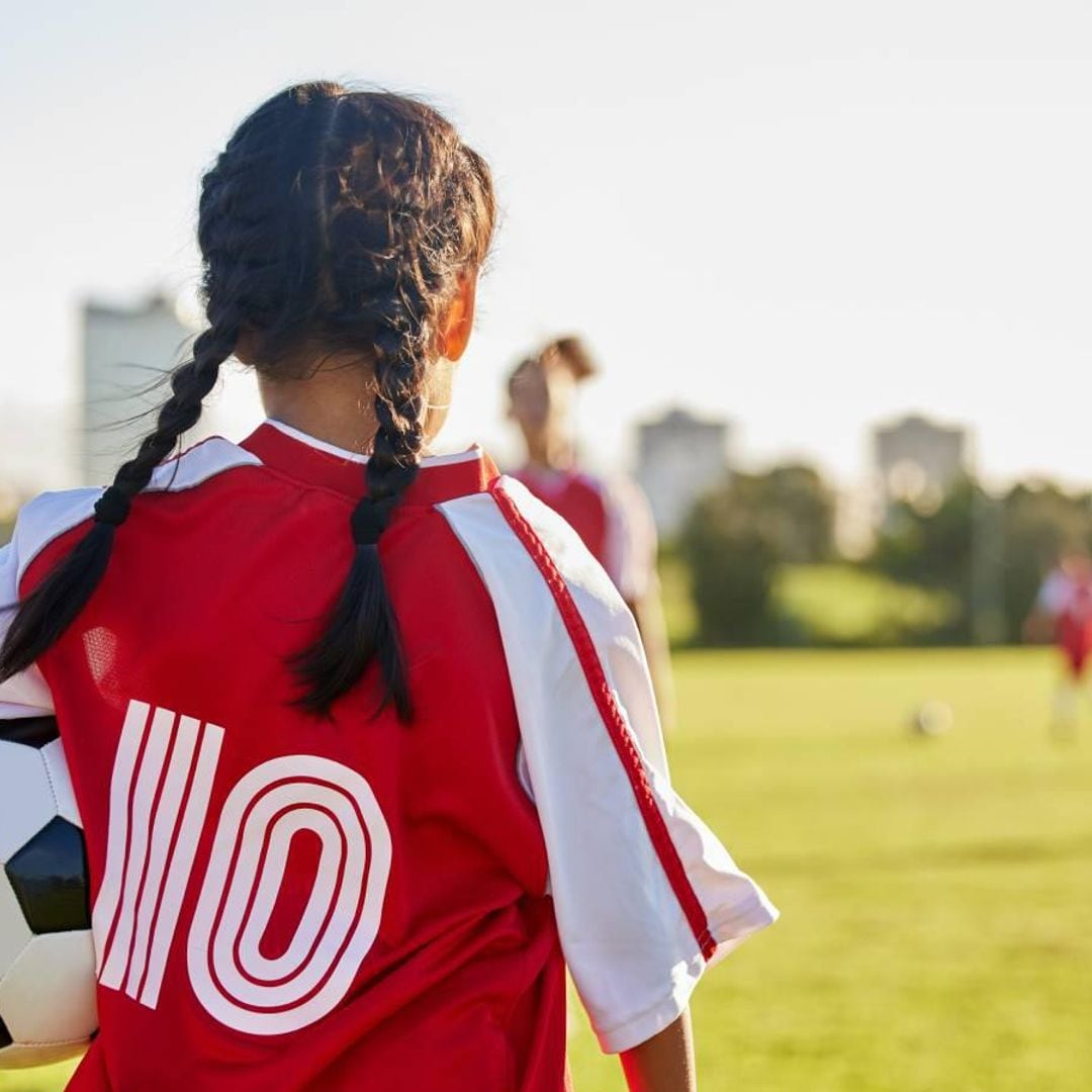 ‘Mi hija solo juega con niños, ¿por qué?’