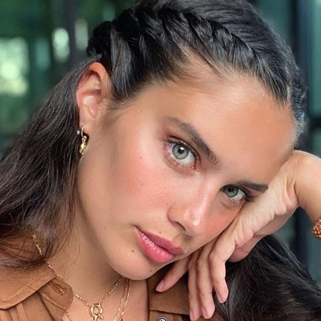 La trenza de Sara Sampaio es la que mejor sienta cuando llevas escote