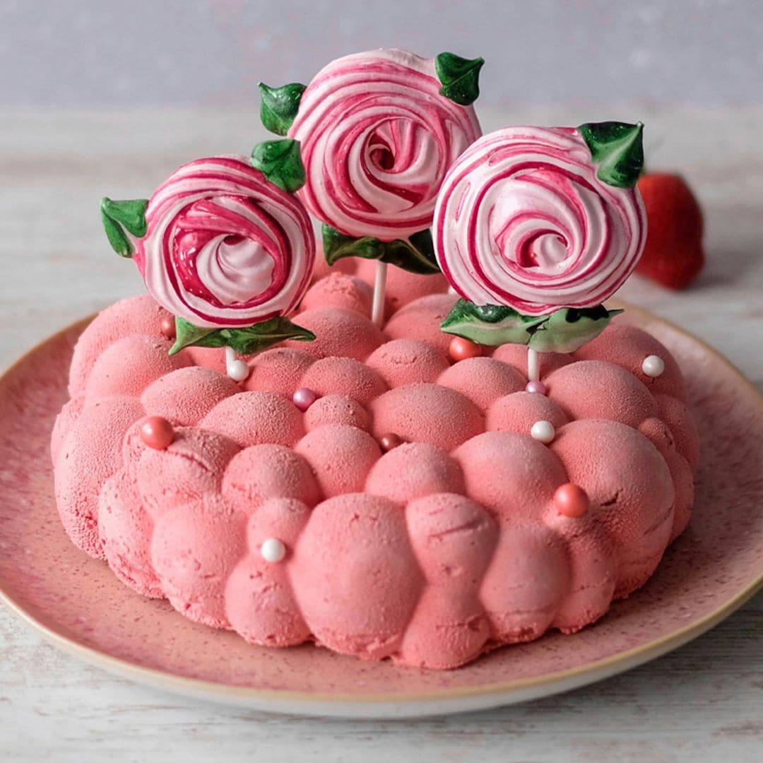 Nube de fresa con rosas de merengue