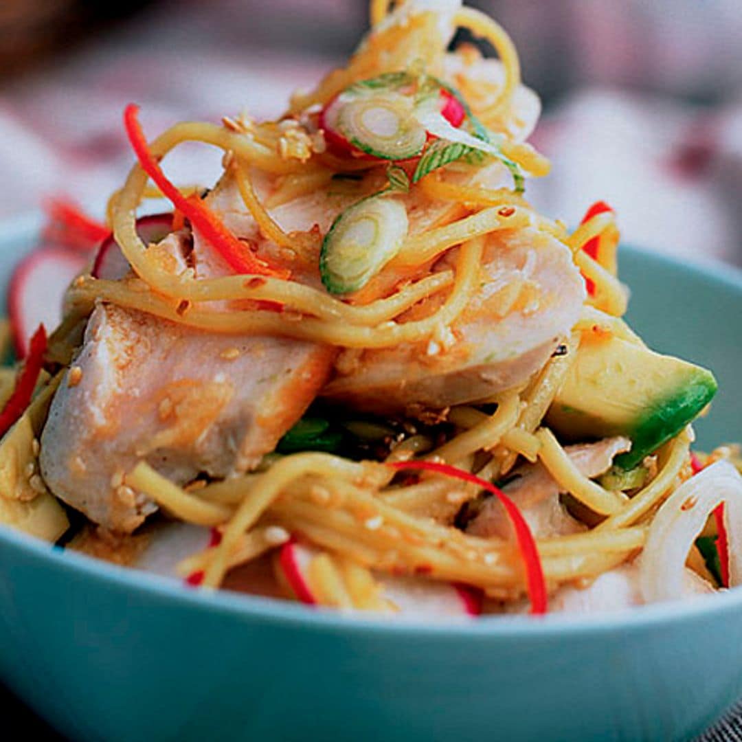 Ensalada de pasta con pavo y aguacate