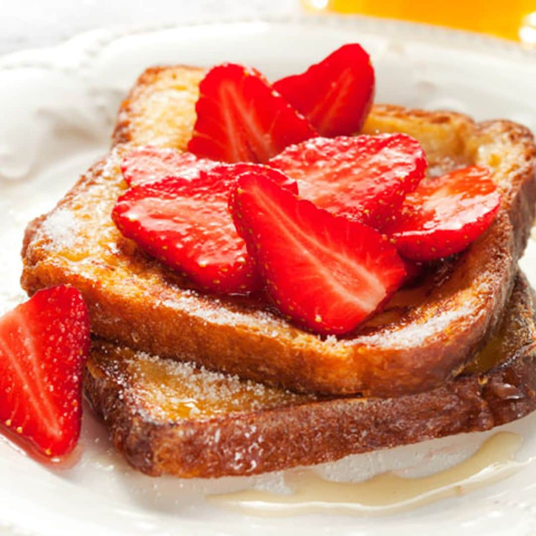 Torrijas a la naranja con fresas