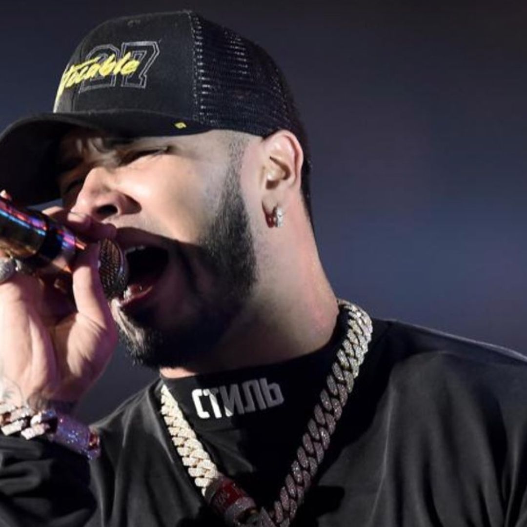 Anuel AA le pide a su ex, Karol G, que vuelva con él en mitad de una actuación