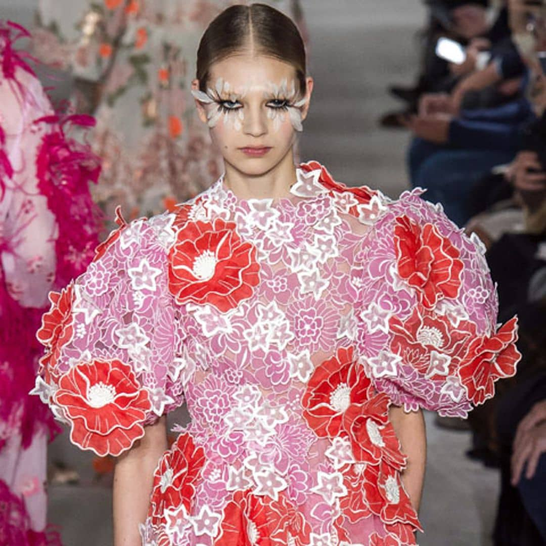 Repleto de volúmenes y colores vibrantes: así es el romántico jardín de Valentino