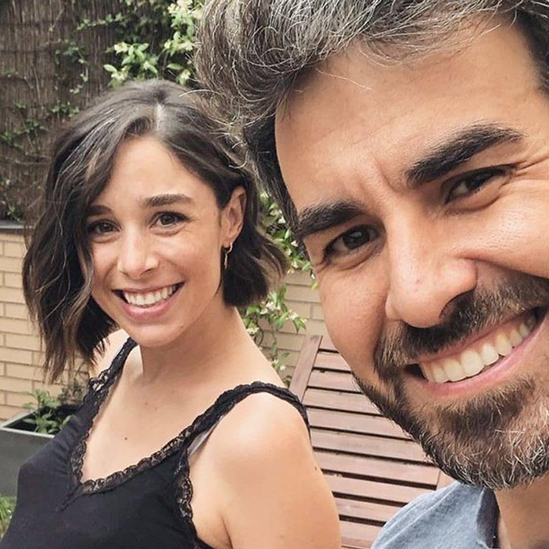 Daniel Muriel vuelve a casa con Candela Serrat y su hija recién nacida