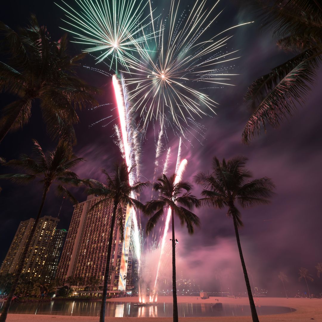 Fuegos artificiales en la celebración del Nuevo Año en Honolulu, Hawai