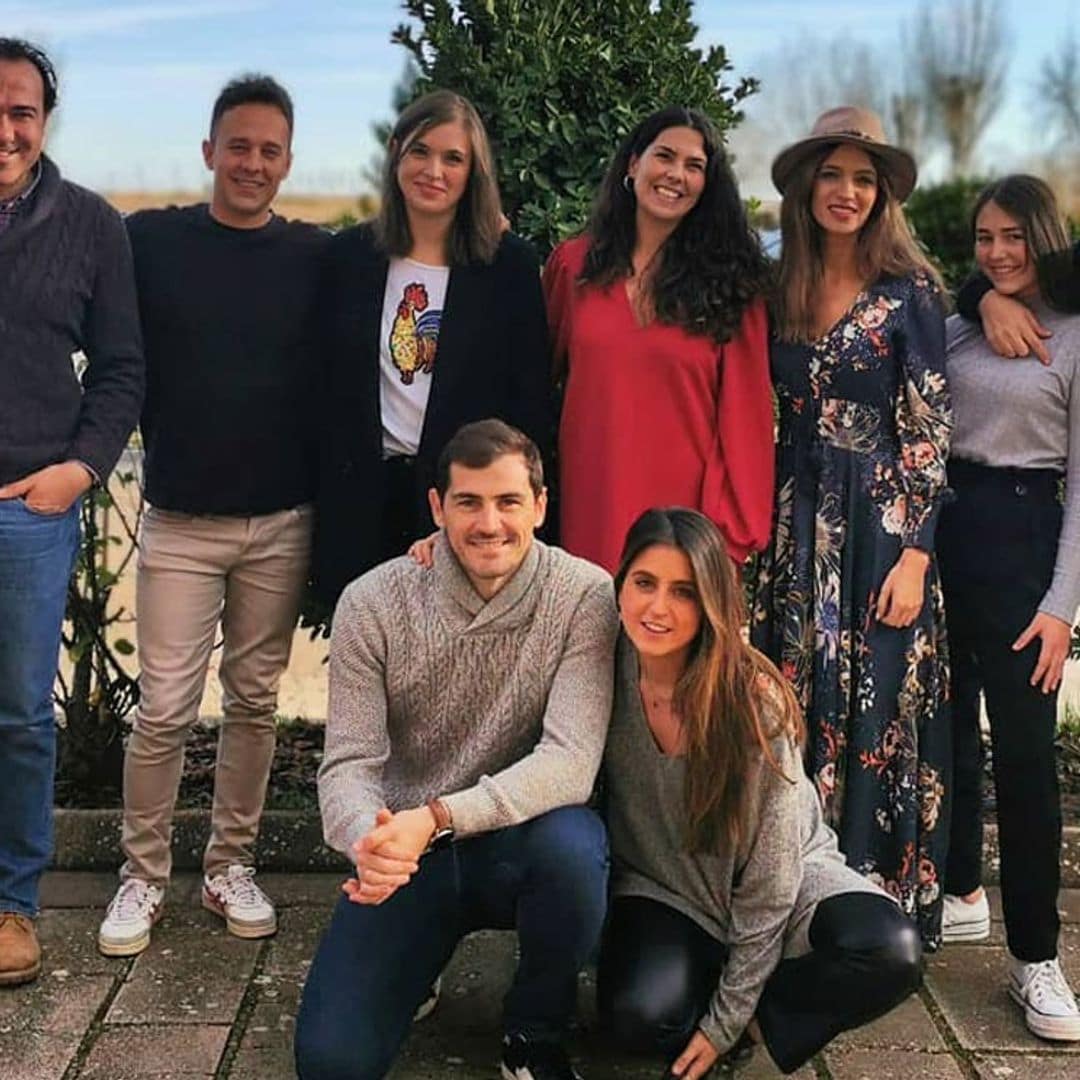 El posado navideño de Iker Casillas 'con los Carbonero'