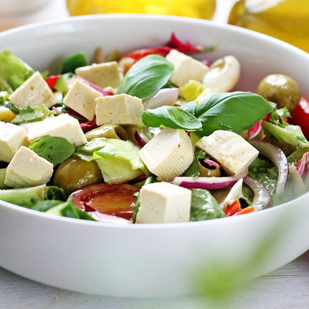 Ensalada de tofu y aguacate