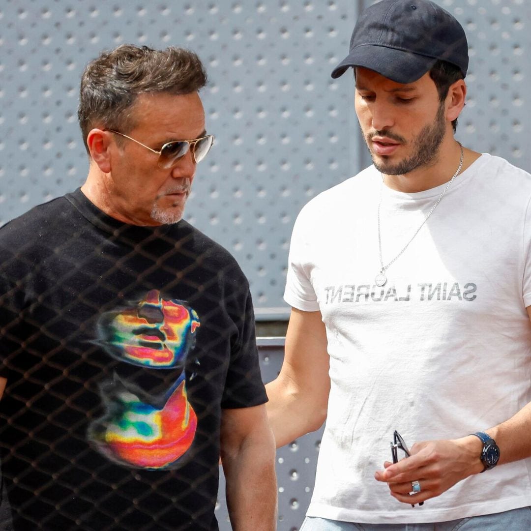 Sebastián Yatra disfruta del tenis acompañado del papá de su novia Aitana