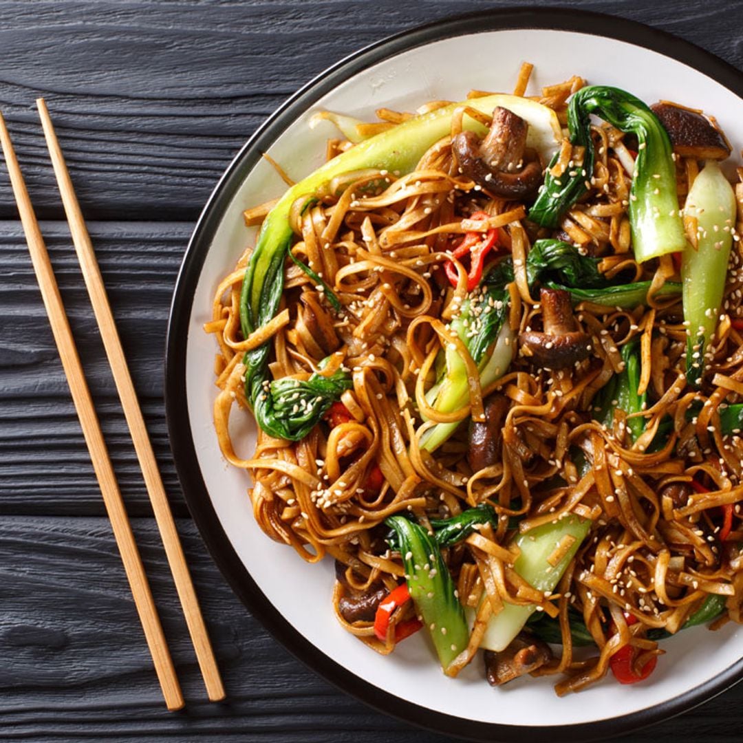 'Noodles' con setas y 'pak choi'