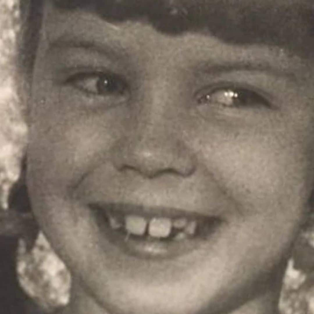 ¿Quién es esta niña de mirada traviesa? Hizo bailar a medio mundo y acaba de cumplir 52 años