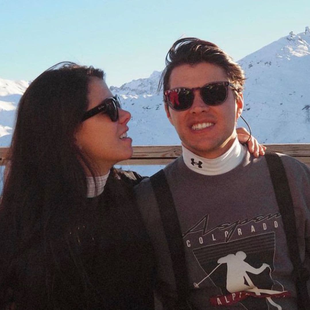 Paulina Peña y su esposo disfrutan de sus primeras vacaciones en la nieve como marido y mujer