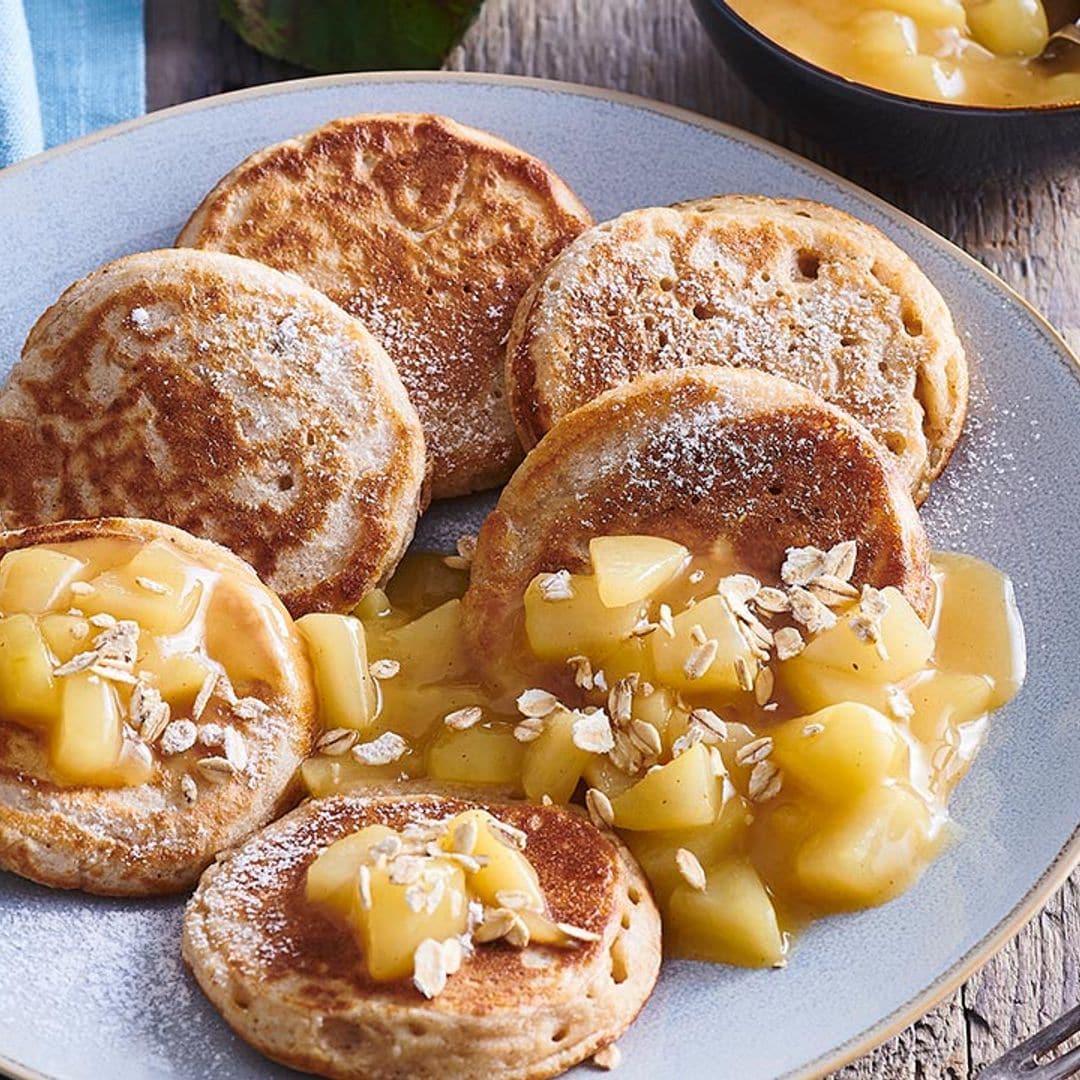 Blinis de avena con pera acompotada