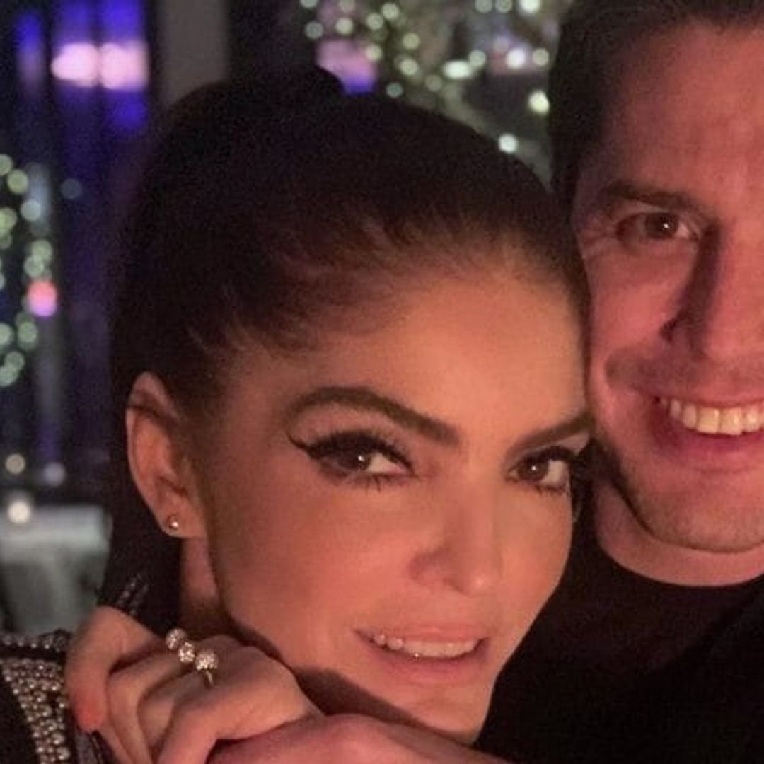 Como pocas veces, Ana Bárbara posa junto a su novio en redes sociales