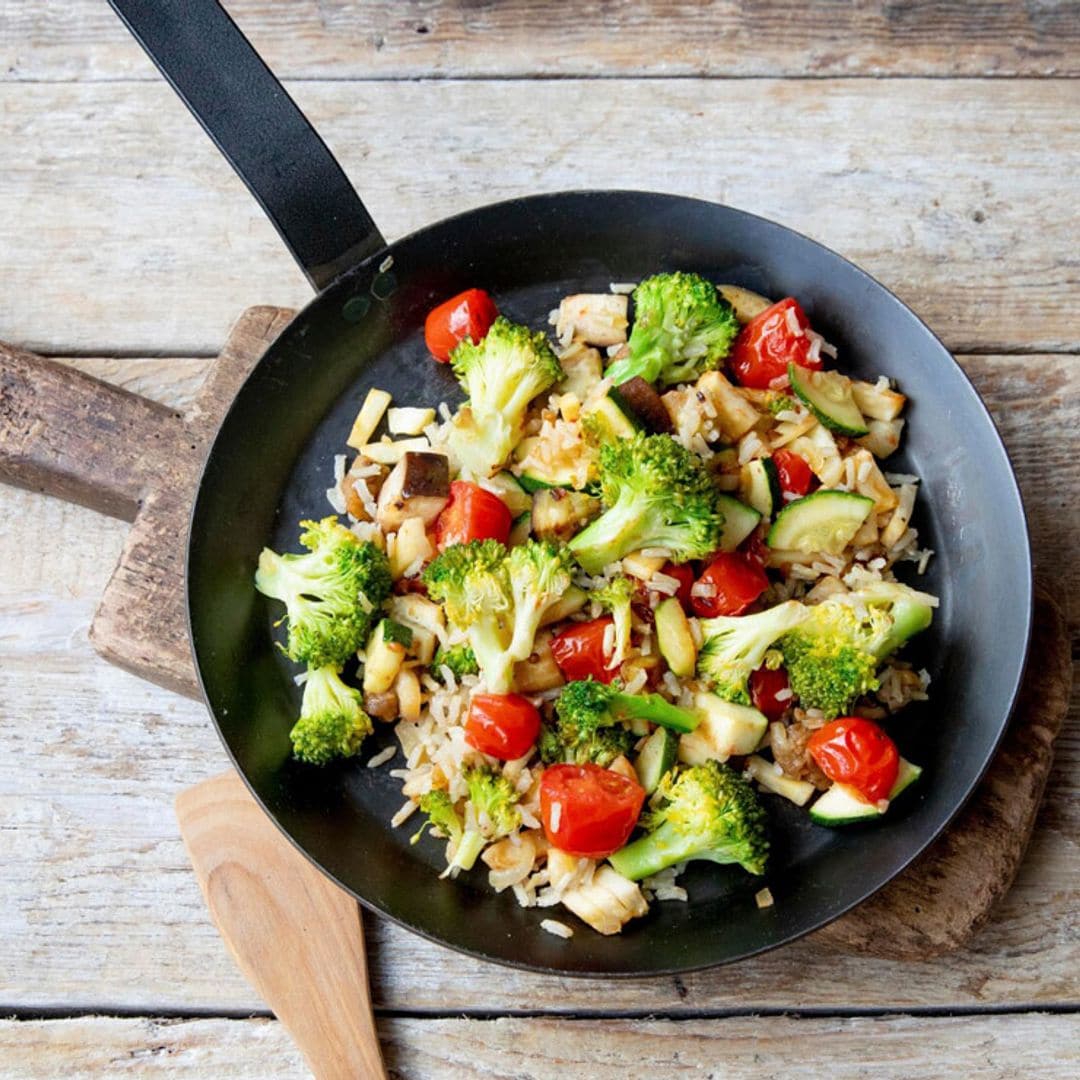 Salteado de brócoli con arroz y otros vegetales