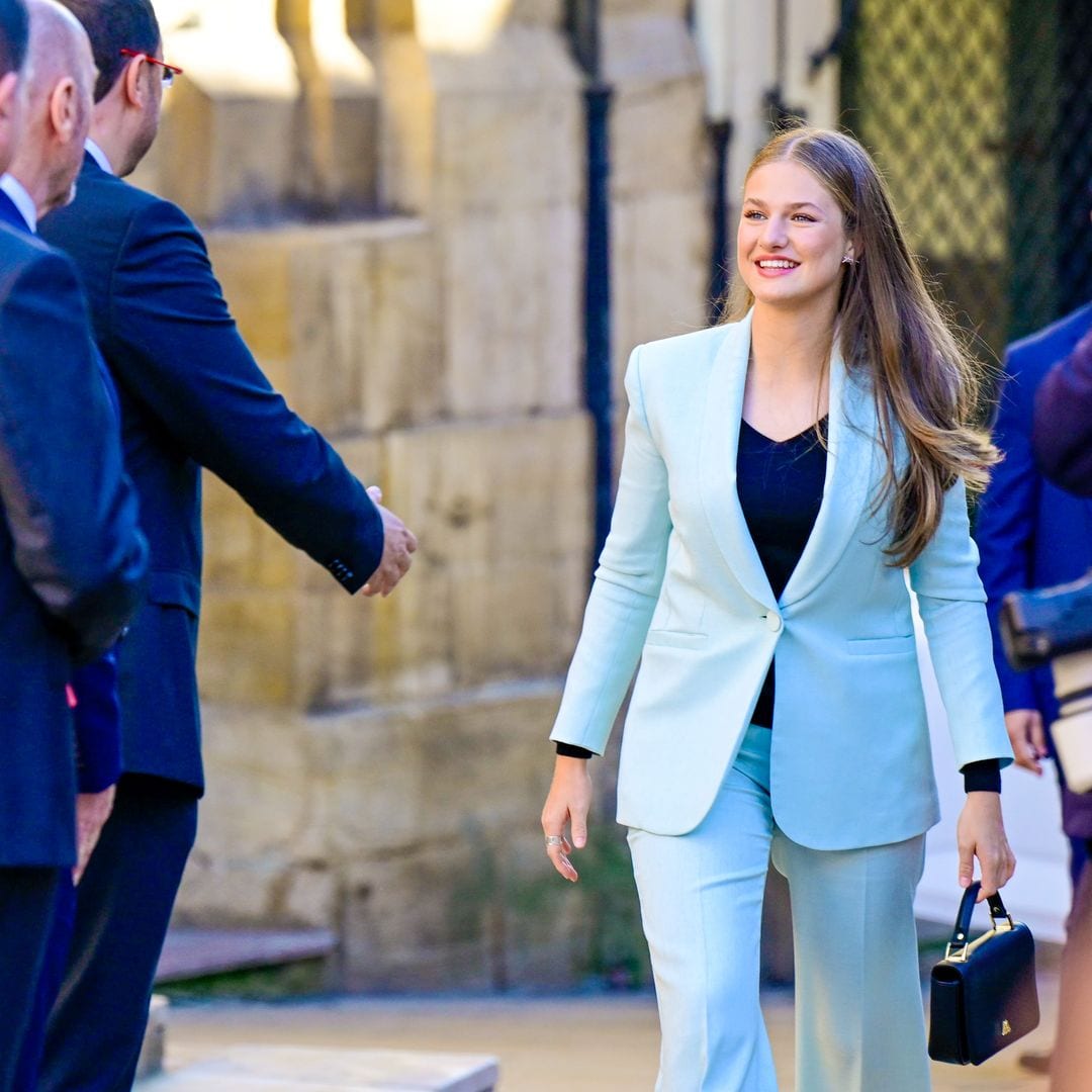 La princesa de Asturias vuelve a confiar en el traje de chaqueta para sus primeros actos en Oviedo