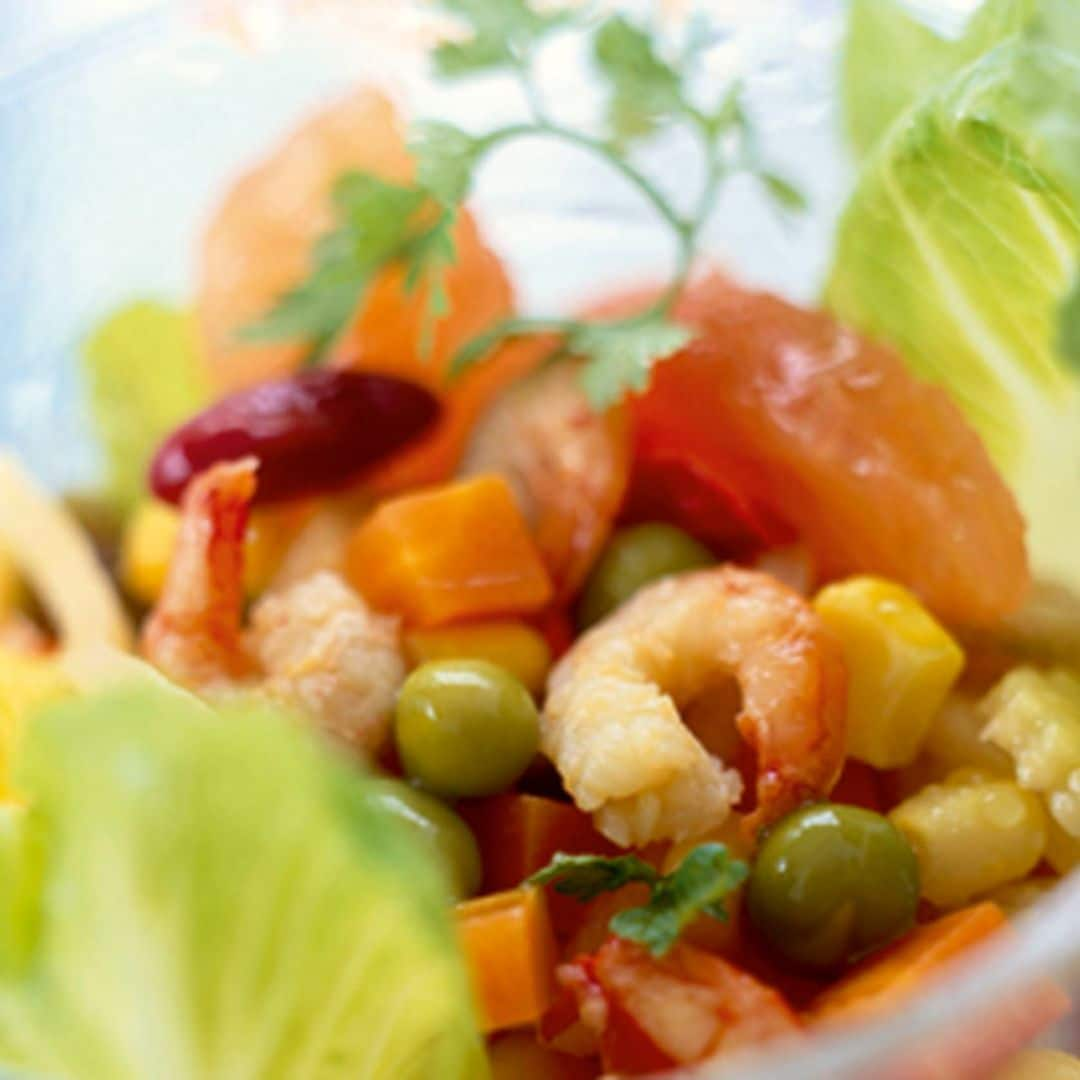 Ensalada de gambas y maíz