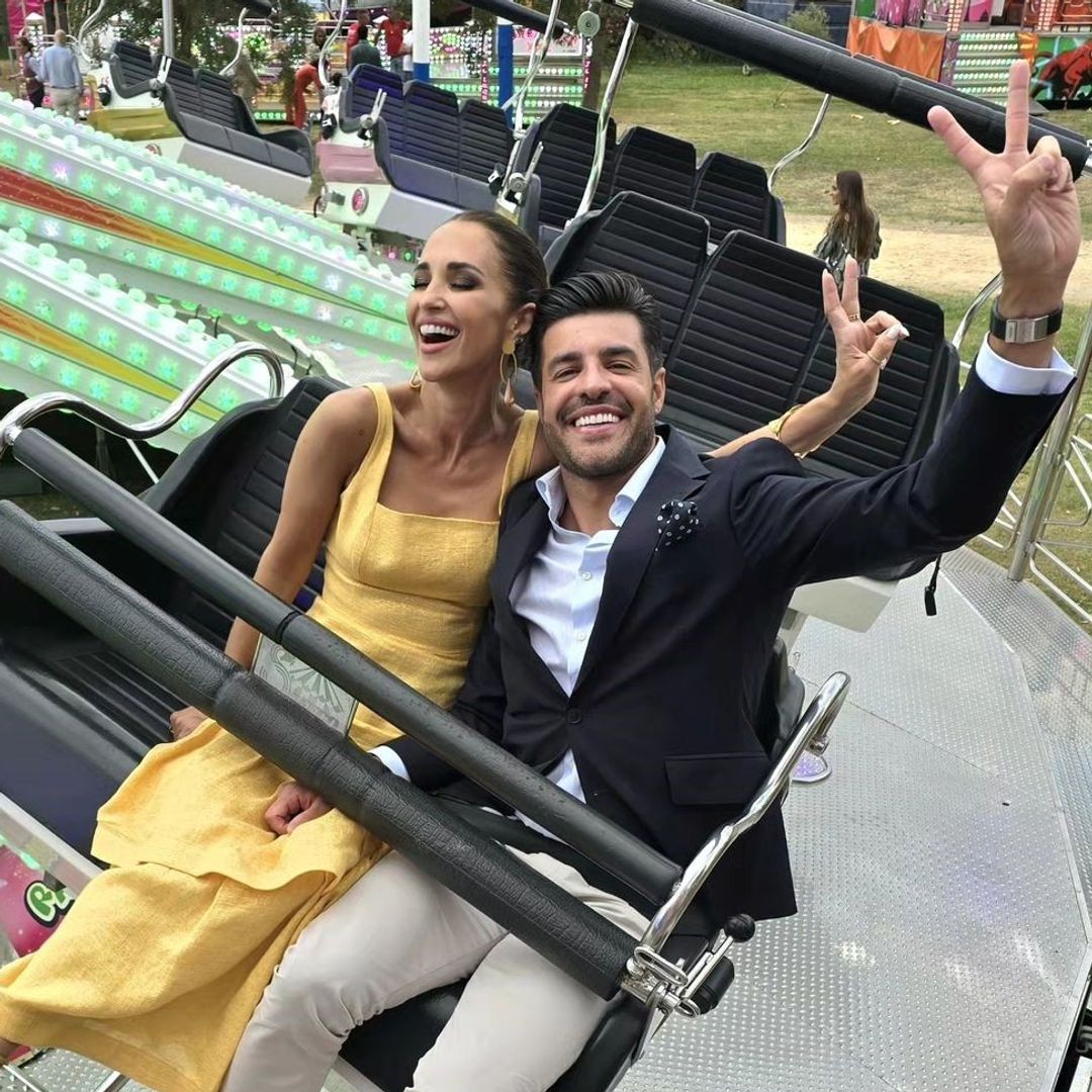 Paula Echevarría y Miguel Torres disfrutan como niños, junto a multitud de VIPs, en la comunión de la nieta de 'El Turronero'